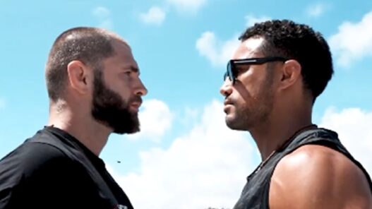 Carlos Ulberg réagit à sa victoire sur Jiri Prochazka