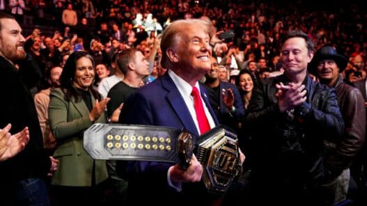 Trump va à l’UFC 327 pendant que l’Iran s’effondre : « c’est n’importe quoi ! »