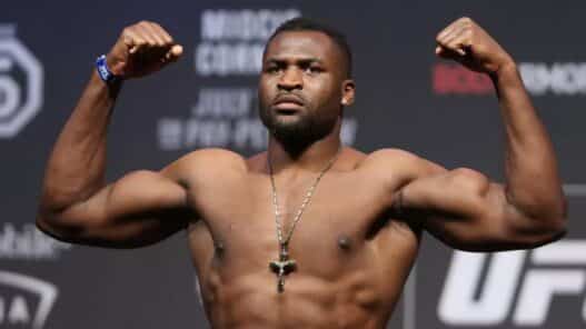 Le physique titanesque de Francis Ngannou à moins d’un mois de son retour en MMA
