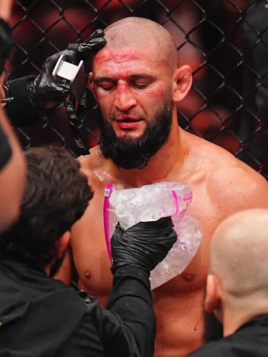 Khamzat Chimaev &ldquo;au bord de la mort&rdquo; avant l&rsquo;UFC 328 selon TJ Dillashaw