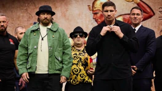 Oleksandr Usyk et Rico Verhoeven pour DAZN.