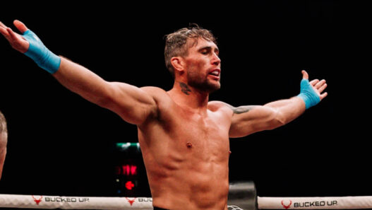 Darren Till met K/O un combattant du BKFC en pleine rue