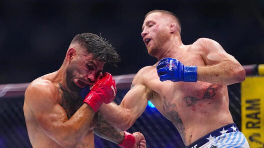 Justin Gaethje s'est d&eacute;truit les mains pour battre Ilia Topuria