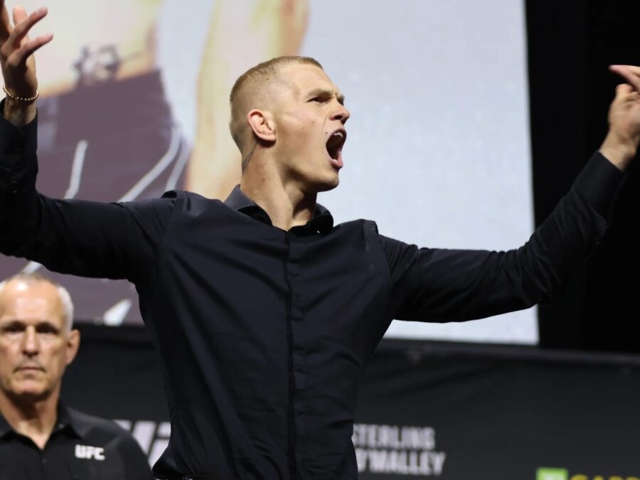 ian garry embrouille journaliste ufc 330