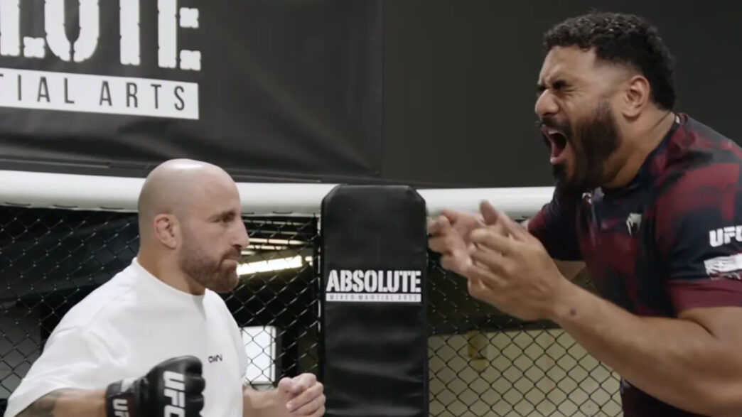 Volkanovski fait plier un géant de NFL de 165 kg dans une série de défis improbables