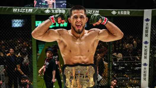 Qui est Razhabali Shaydullaev, le ph&eacute;nom&egrave;ne invaincu qui a r&eacute;uni les ceintures du PFL et du RIZIN ?