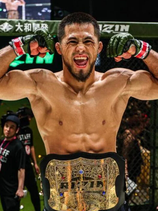 Qui est Razhabali Shaydullaev, le ph&eacute;nom&egrave;ne invaincu qui a r&eacute;uni les ceintures du PFL et du RIZIN ?